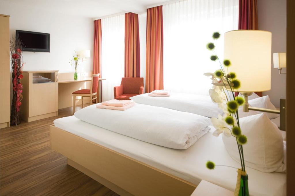Hotel Gasthof Pension Riebel Etzenricht Номер фото